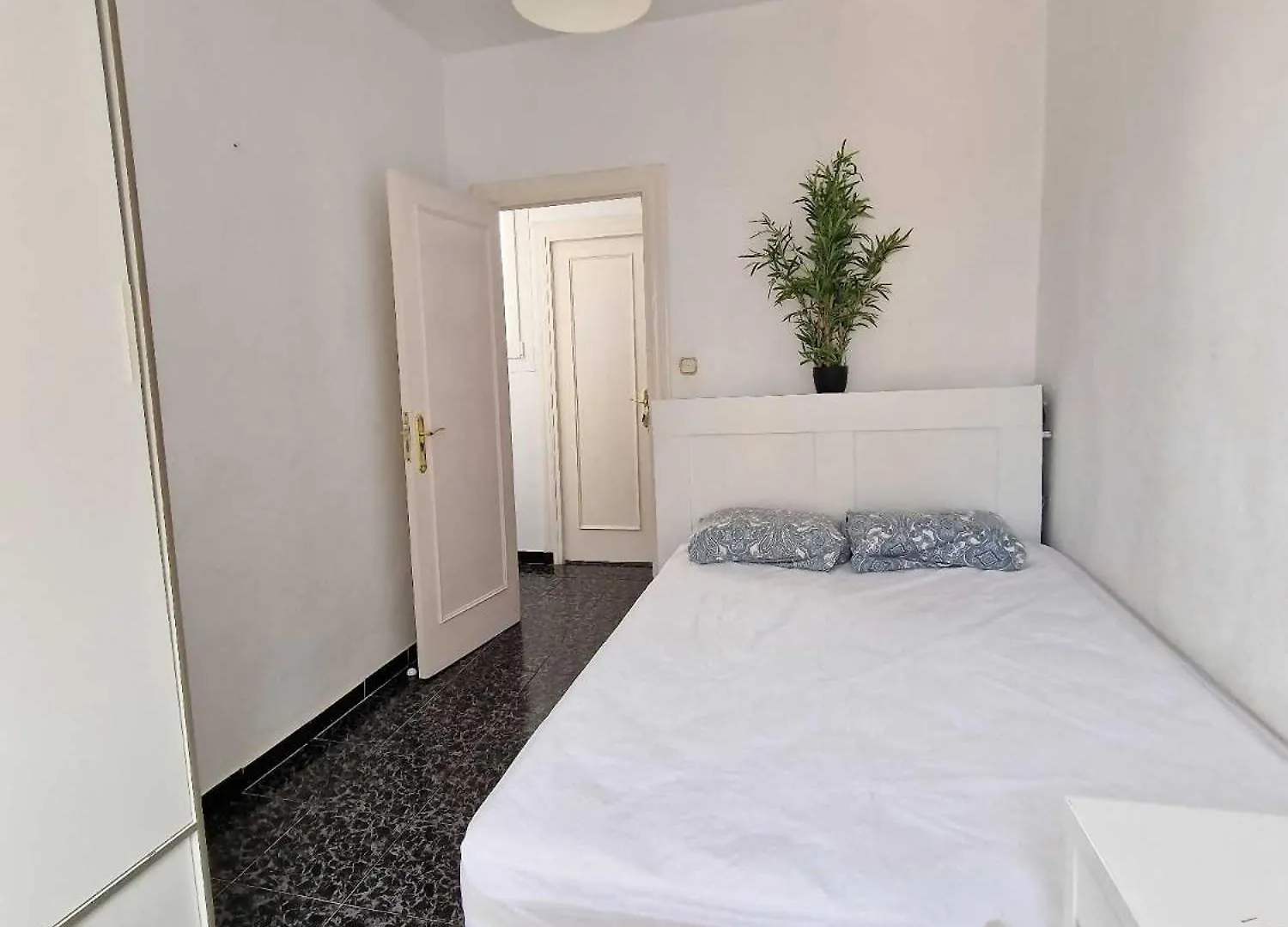 Apartment 3 Rooms Con Parking Especerias Malaga Spain